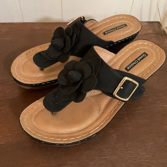 GOOD CHOICE BLACK SANDALS WITH BIG FLOWER WORN 1 TIME - Picture 2 of 5